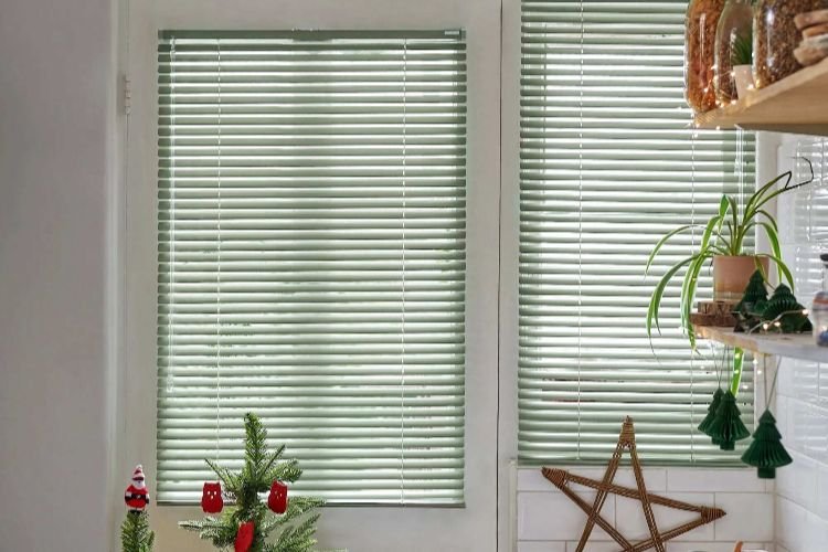 Unstick Venetian Blinds